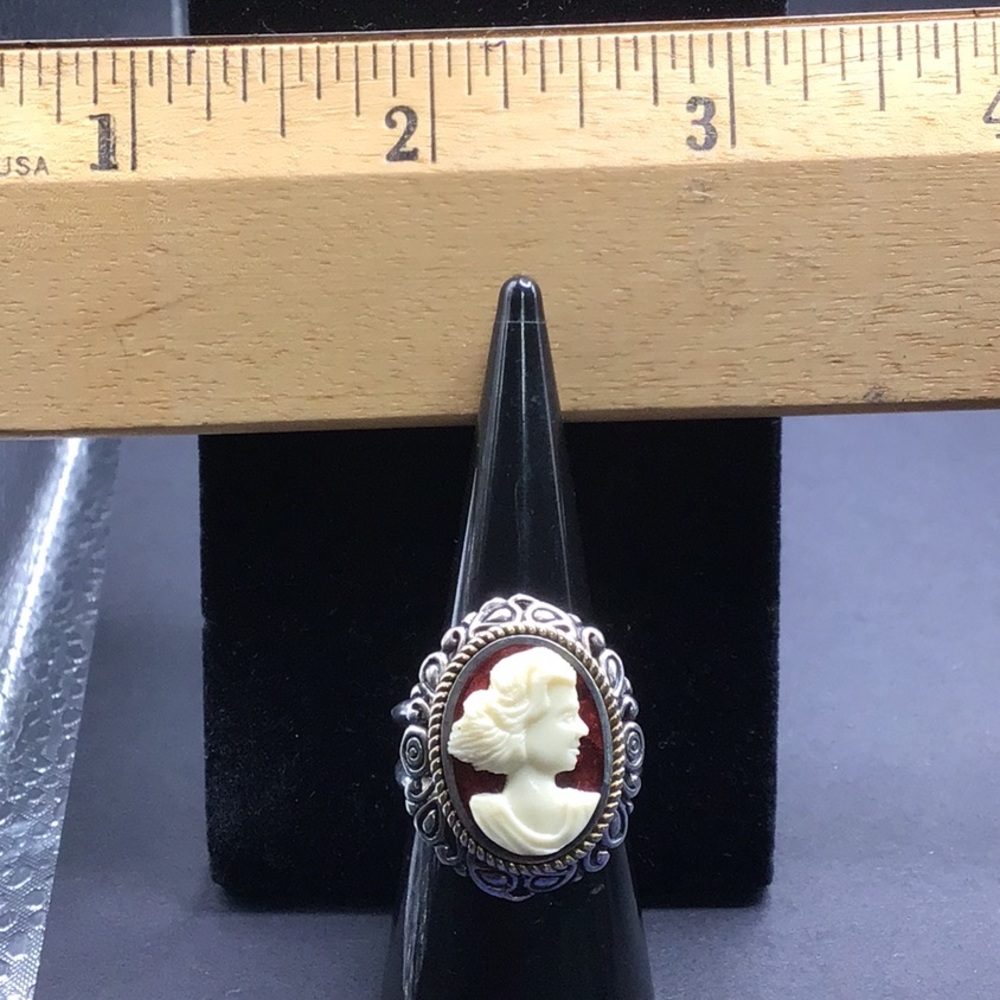 14k gold and silver Cameo ring!  Elegant in every way.  Stamped 925 and 14k